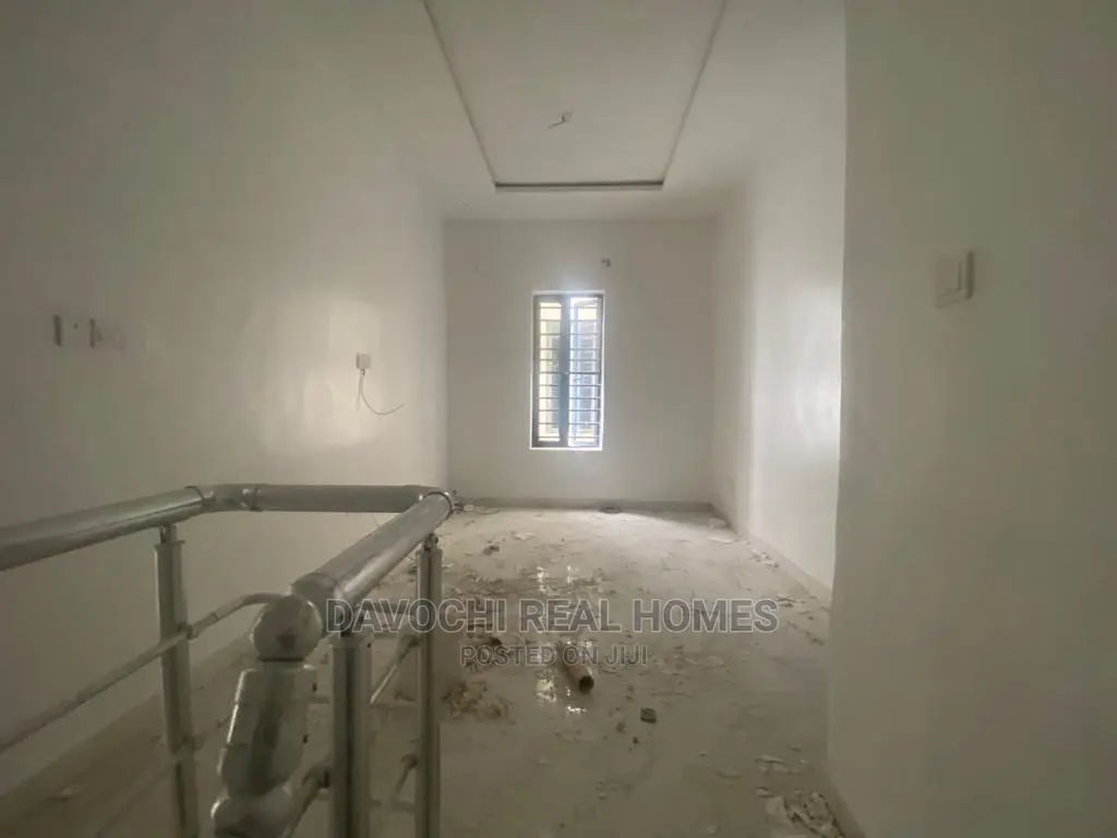 4bdrm Duplex in Chevron Drive for rent