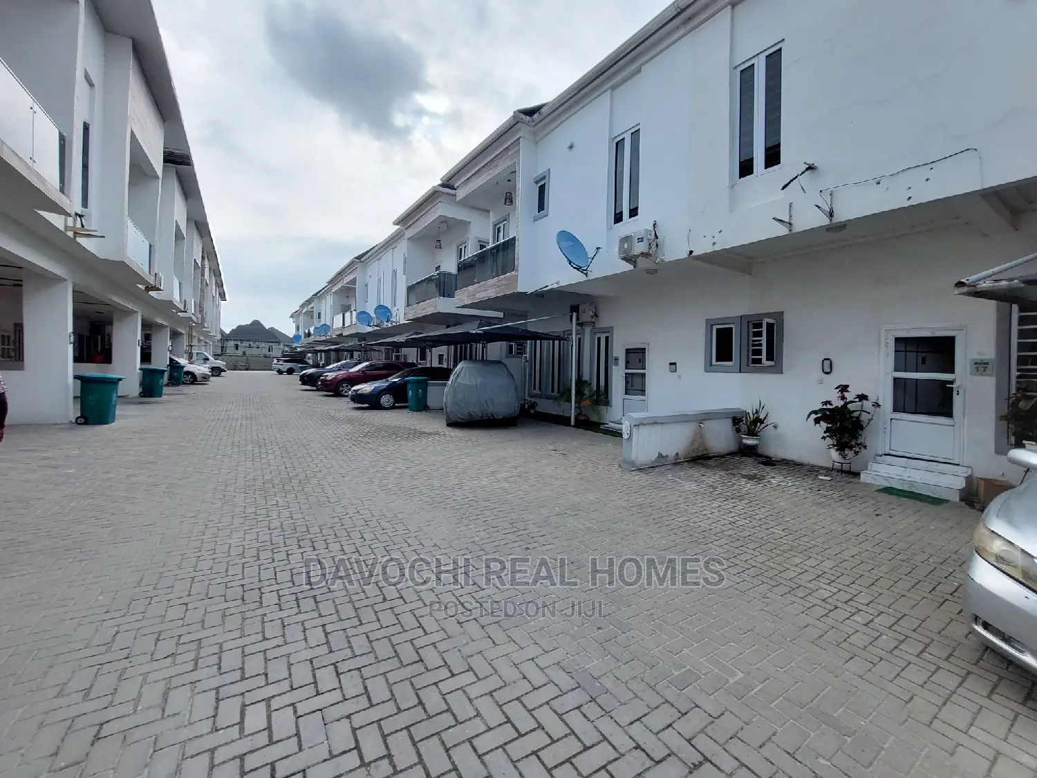 4bdrm Duplex in Chevron for rent