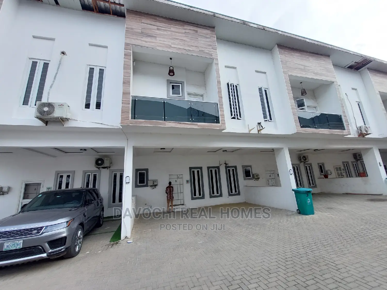 4bdrm Duplex in Chevron for rent