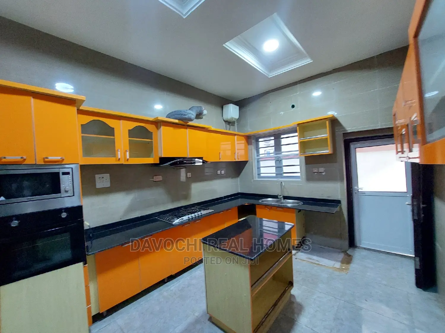 4bdrm Duplex in Chevron for rent