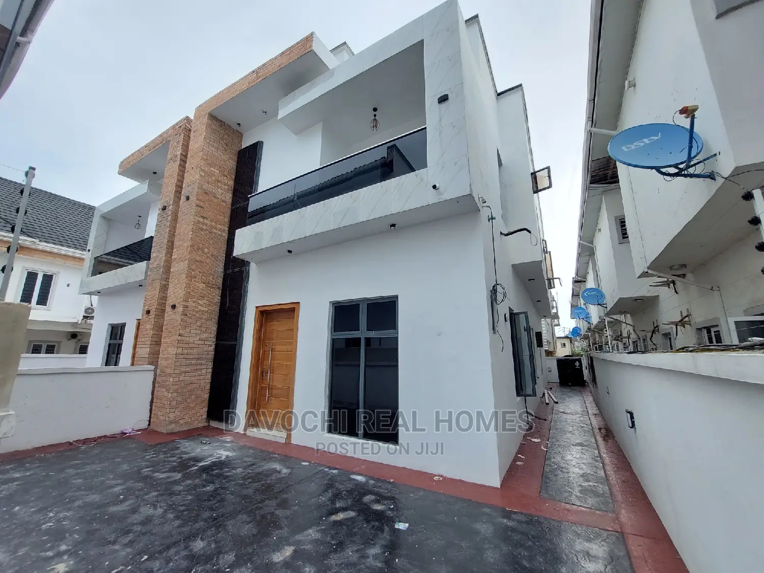 4bdrm Duplex in Chevron for rent