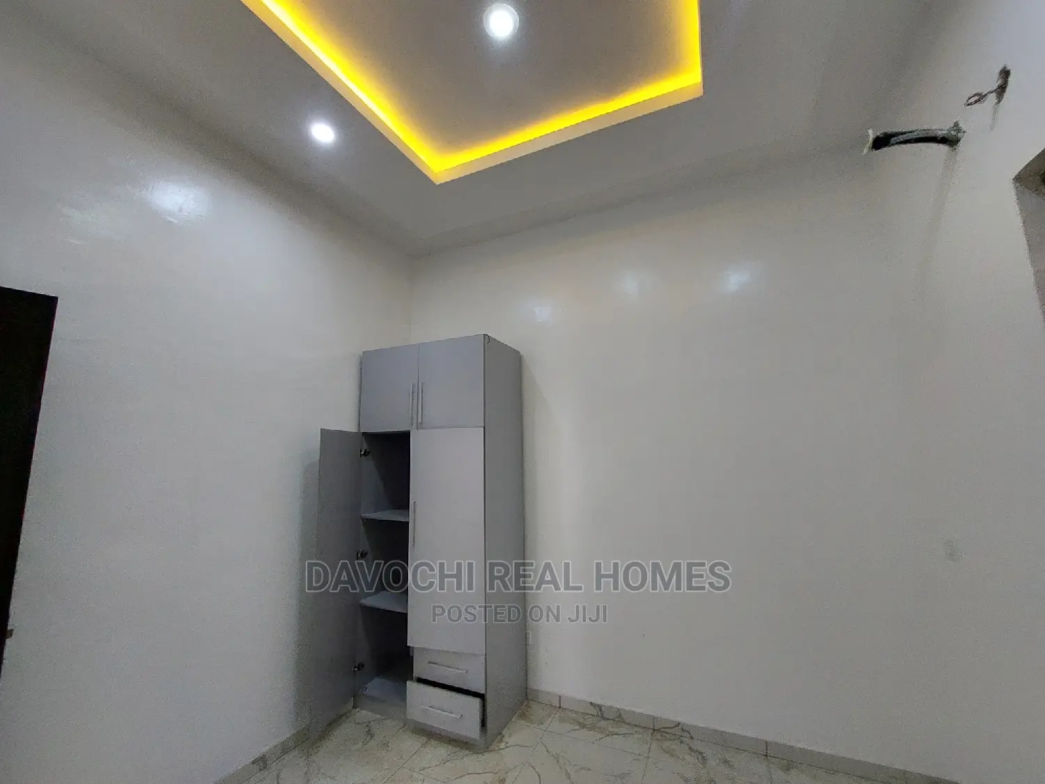 4bdrm Duplex in Chevron for rent