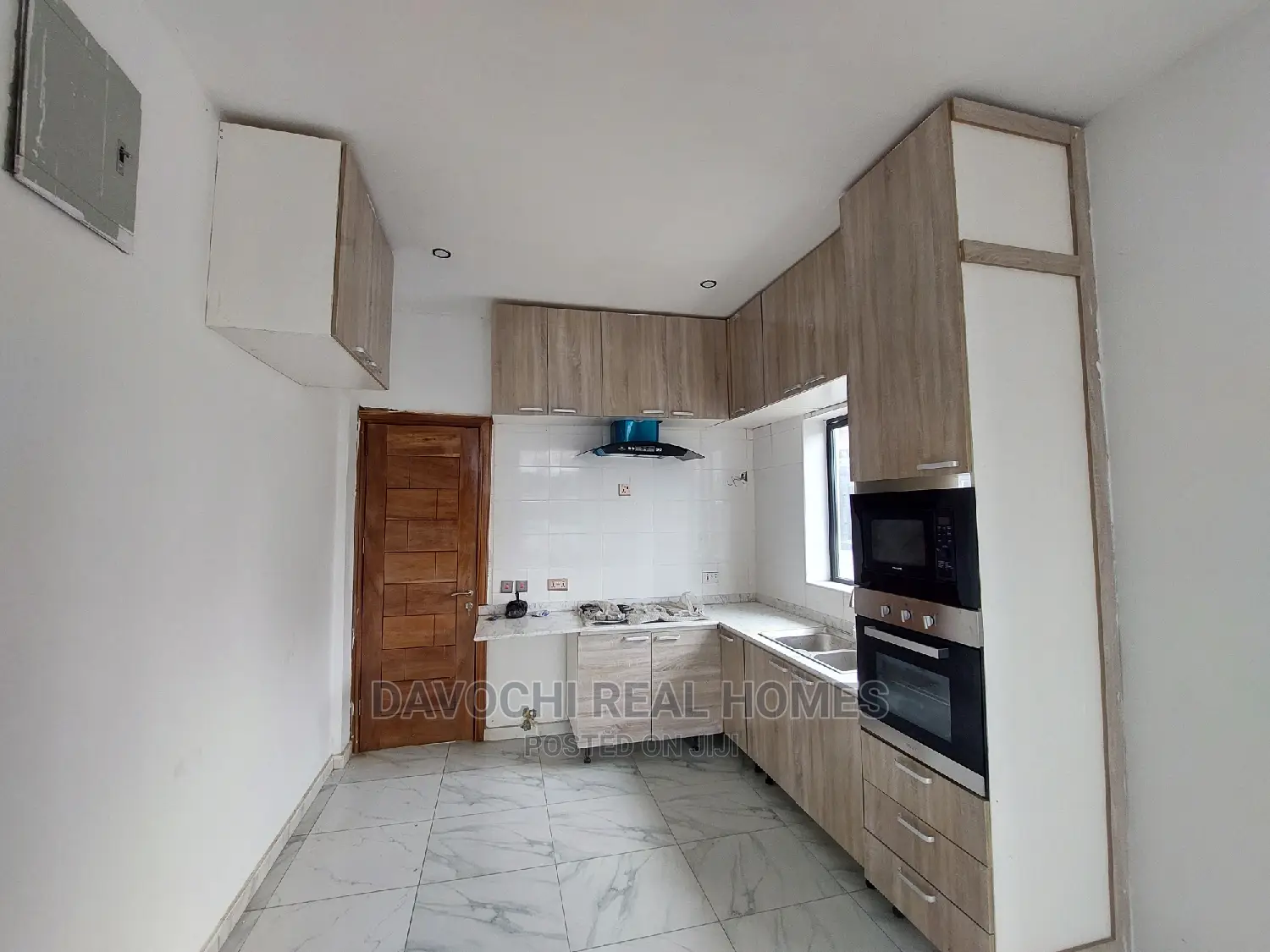 4bdrm Duplex in Chevron Drive for rent