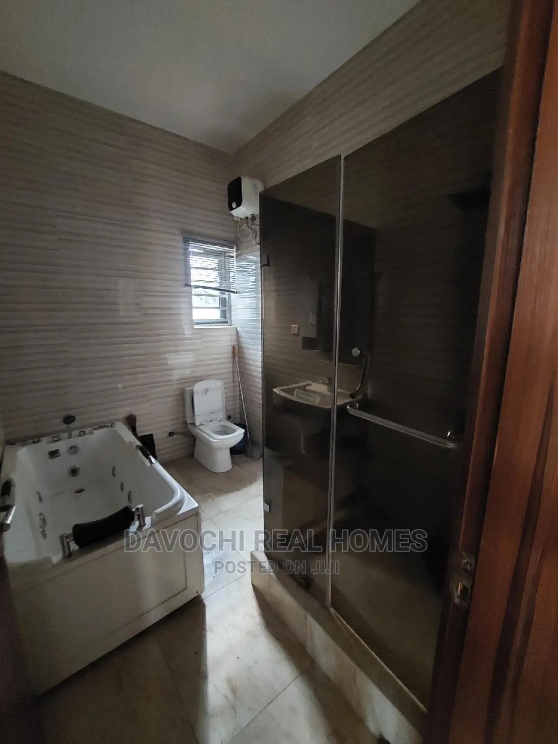 4bdrm Duplex in Orchid Road, Chevron for rent