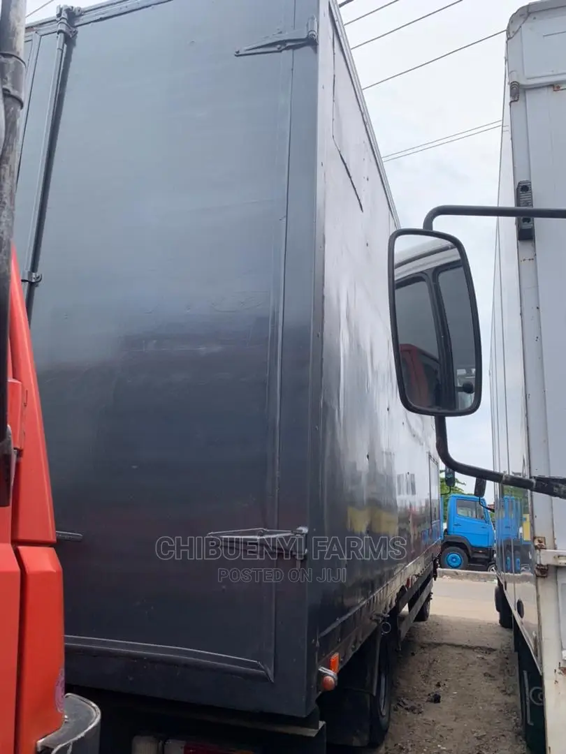 Mecedeces Benz 814 Container Body 2004 Grey