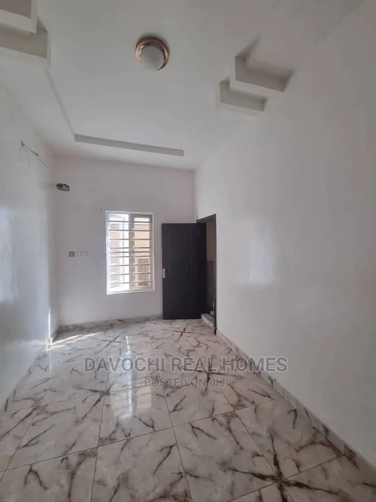 4bdrm Duplex in Chevron Conservation for rent