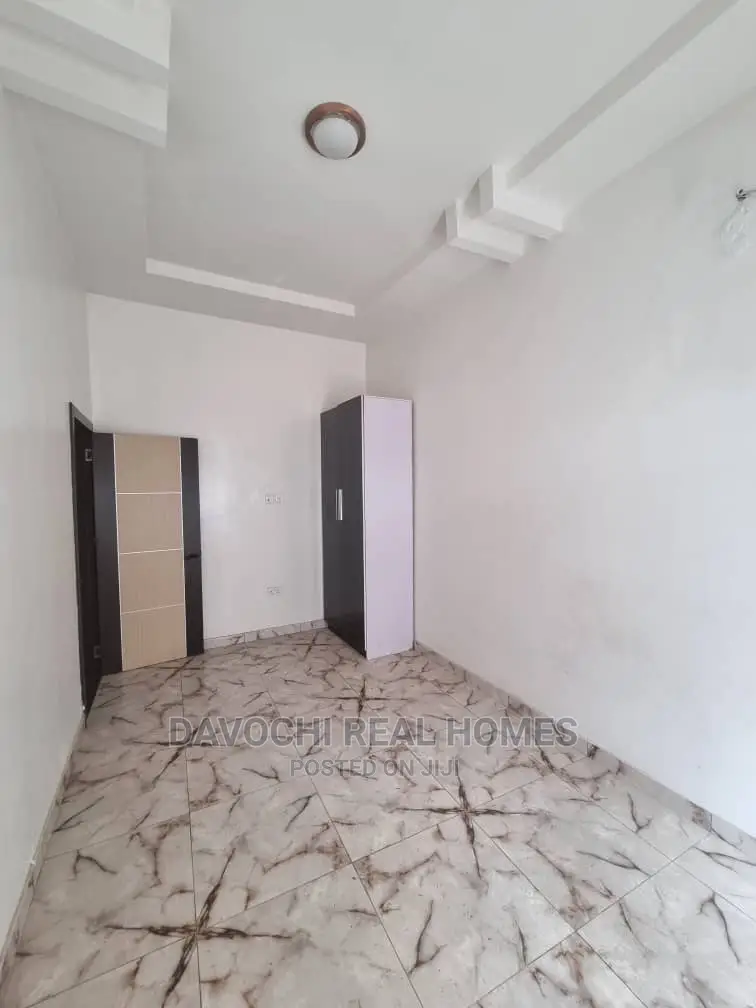 4bdrm Duplex in Chevron Conservation for rent