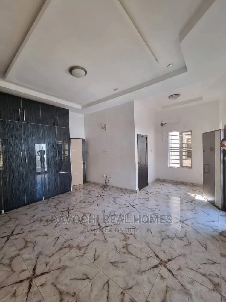 4bdrm Duplex in Chevron Conservation for rent
