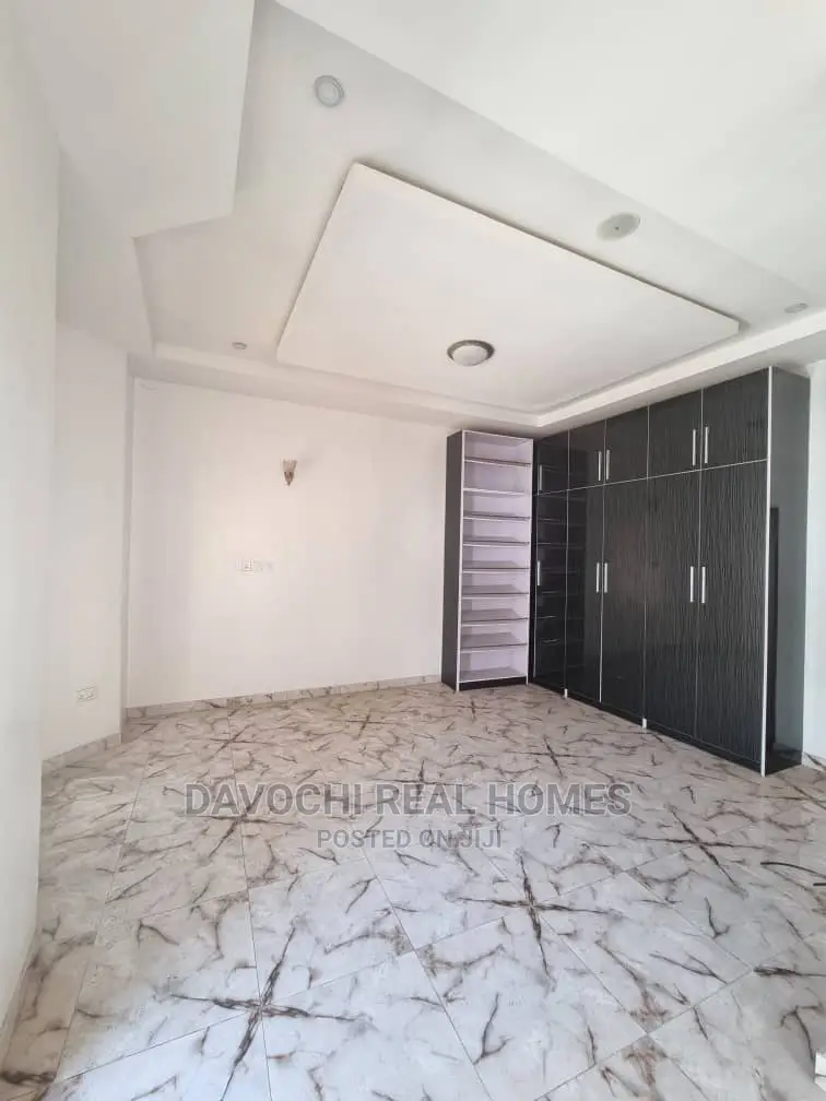 4bdrm Duplex in Chevron Conservation for rent