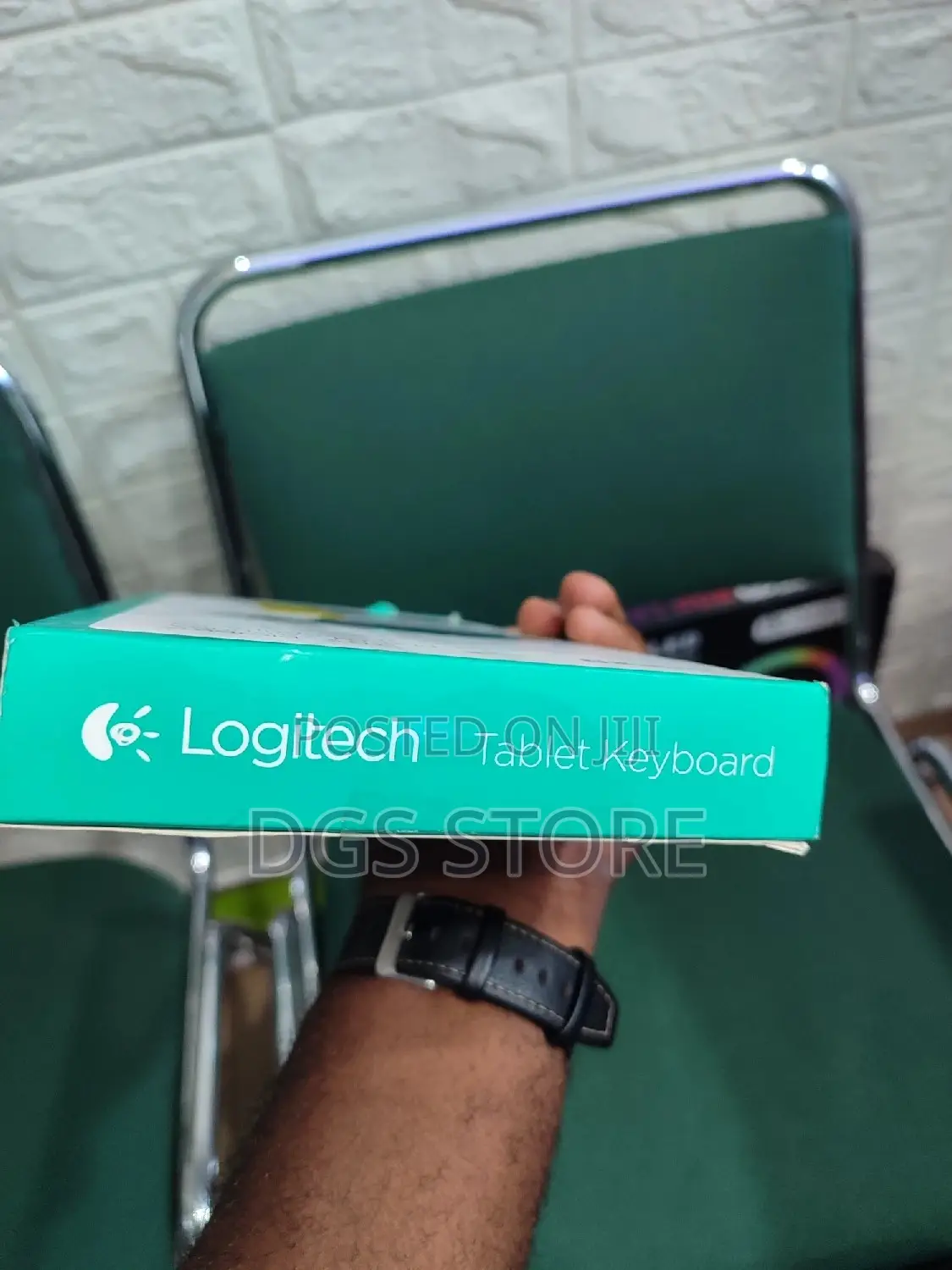 Logitech Tablet Bluetooth Keyboard With a Case Stand