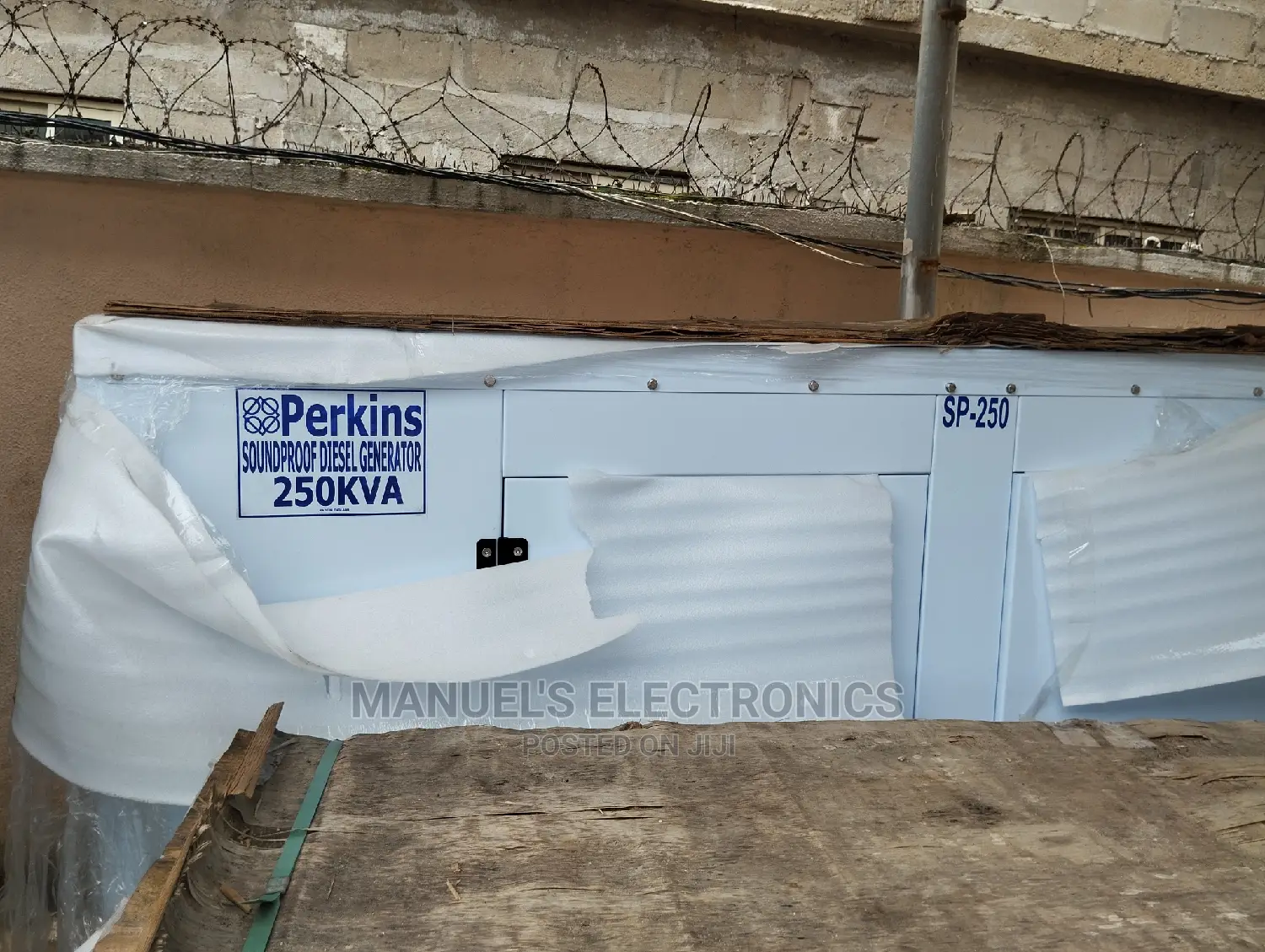 Perkins Diesel Soundproof Generator (250kva)100%