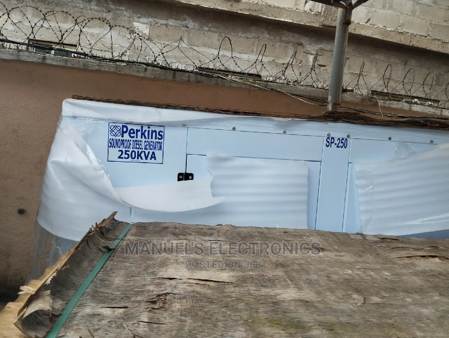 Perkins Diesel Soundproof Generator (250kva)100%