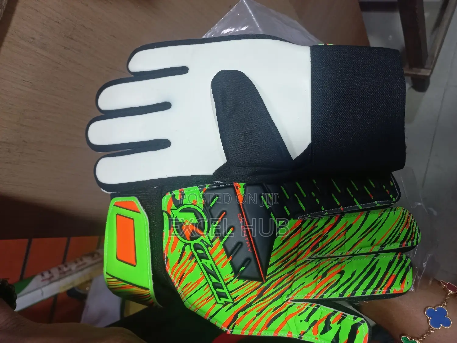 Kazu Keeper's Gloves Green