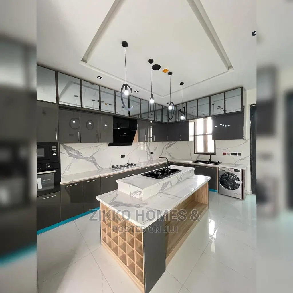 5bdrm Duplex in Osapa London for sale