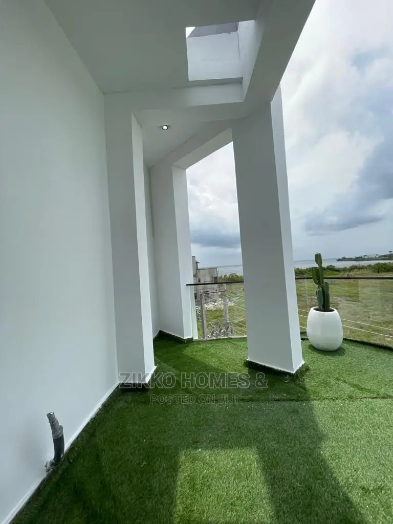 5bdrm Duplex in Osapa London for sale