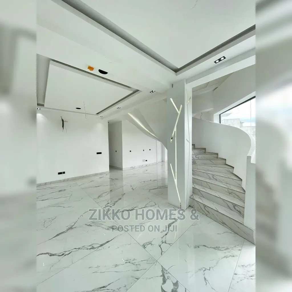 5bdrm Duplex in Osapa London for sale
