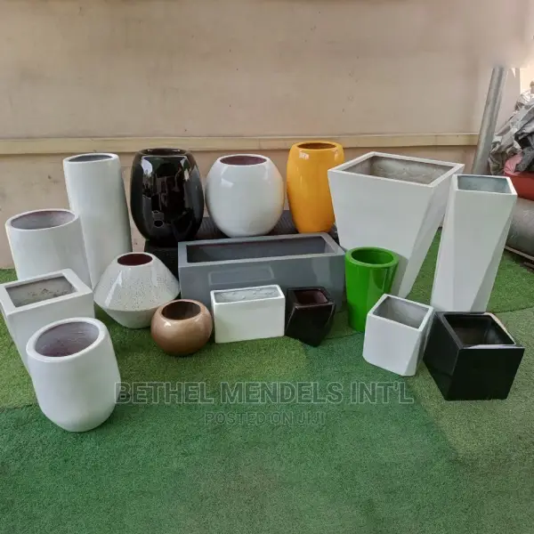 Bulk Sales of Hight-Quality Fiberglass Flower Pots/Vases