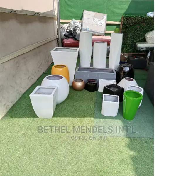 Bulk Sales of Hight-Quality Fiberglass Flower Pots/Vases