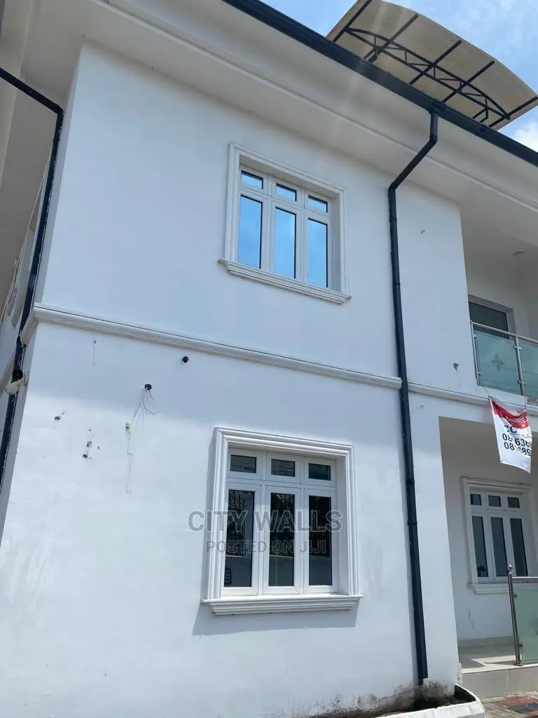 4bdrm Duplex in Chevron for rent