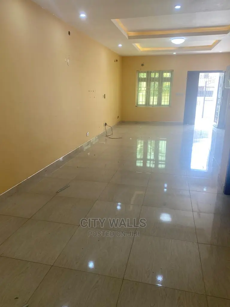 4bdrm Duplex in Chevron for rent