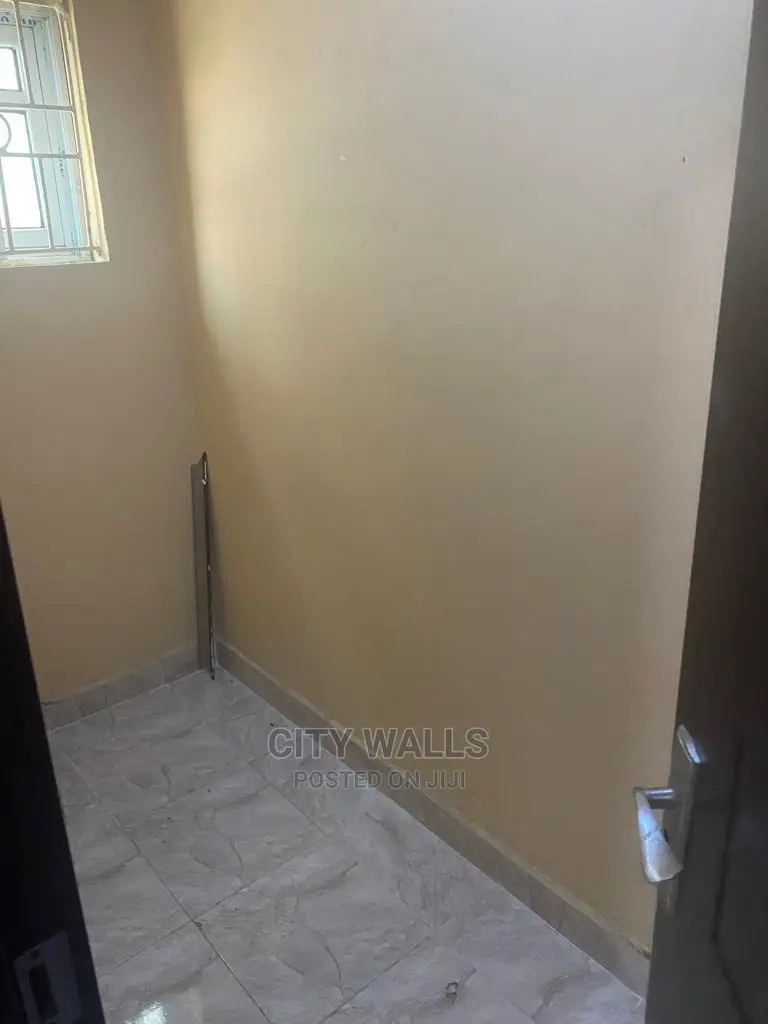 4bdrm Duplex in Chevron for rent