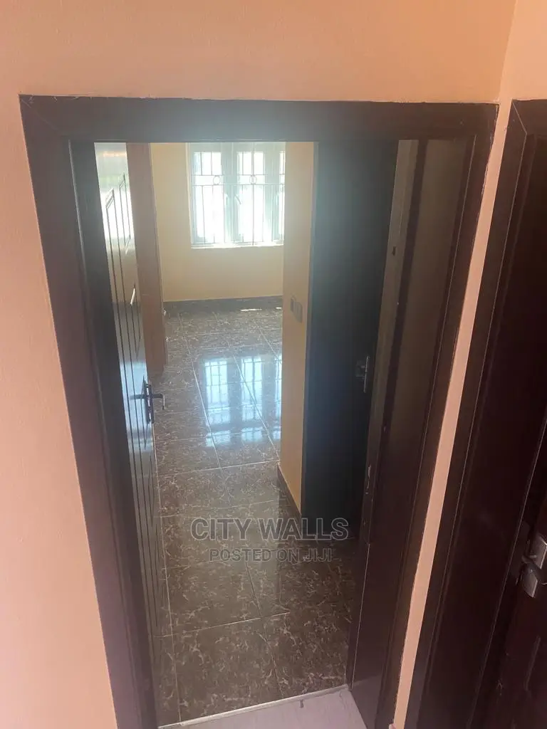 4bdrm Duplex in Chevron for rent