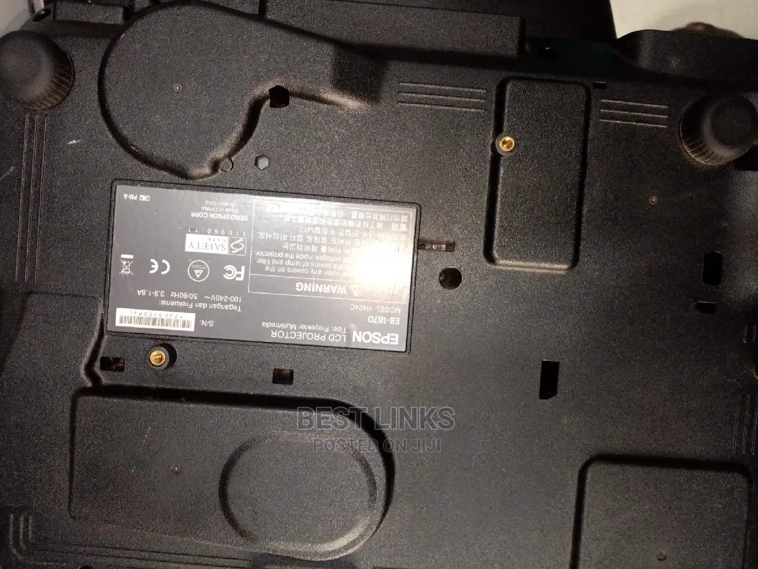 Epson Projector 4000 Lumens With Hdmi, USB and Vga Ports