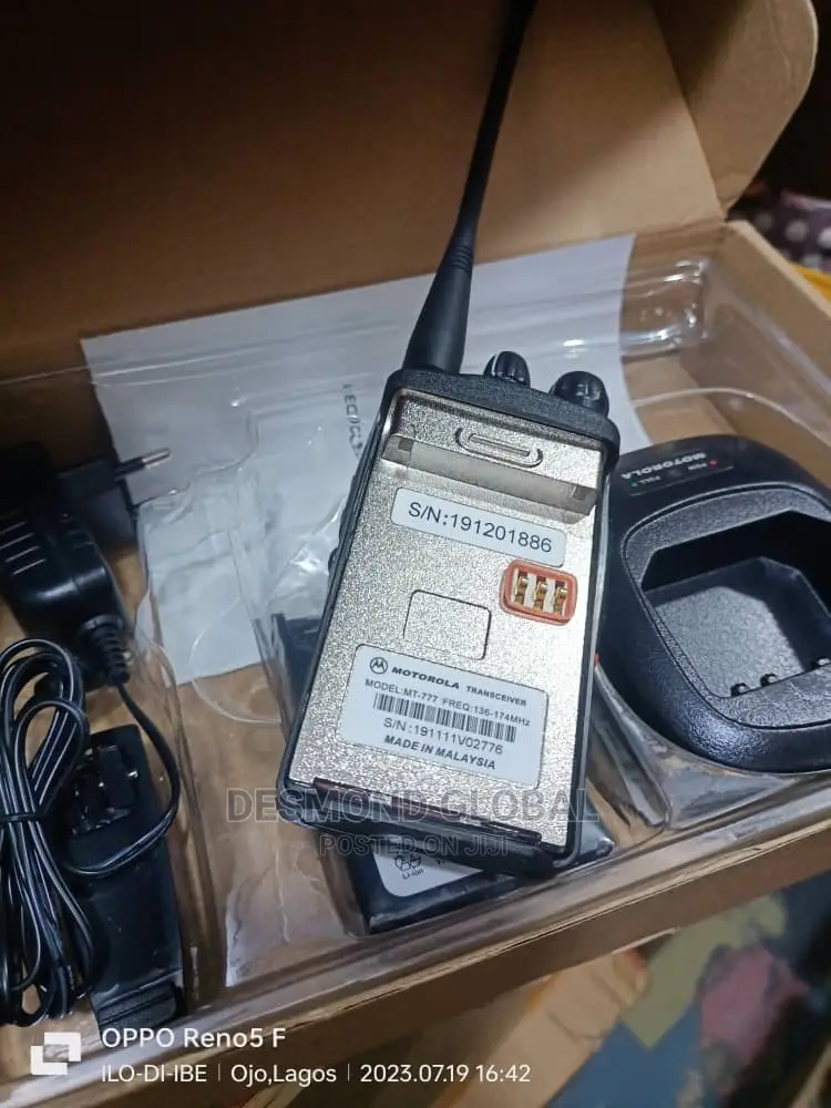 Motorola Mt 777 VHF Walkie Talkie