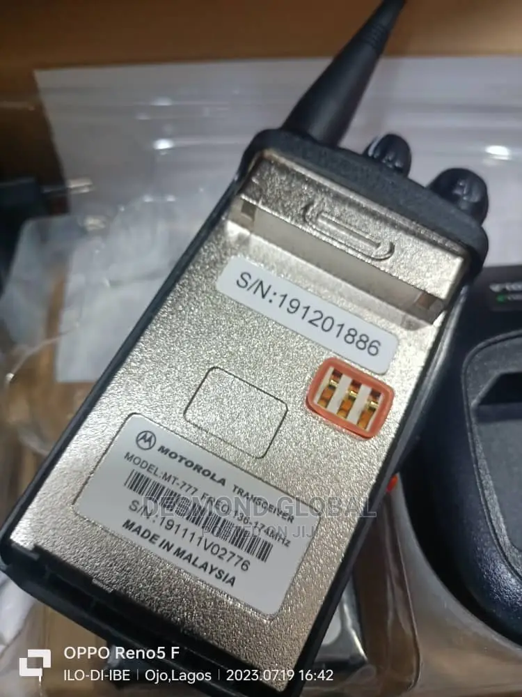 Motorola Mt 777 VHF Walkie Talkie