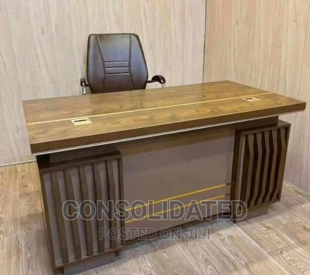 Quality Executive Wooden Office Table With Drawers.