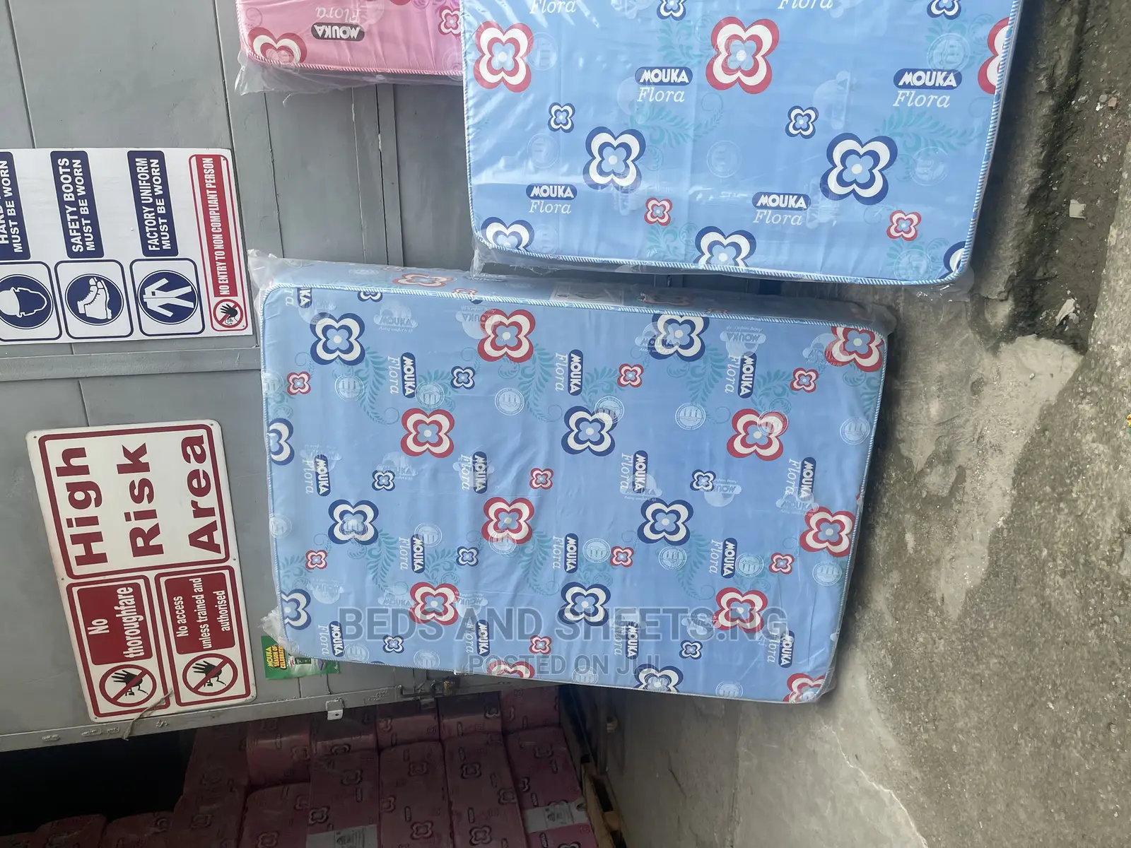Original Mouka Flora Mattress 6 by 4.5 by 8