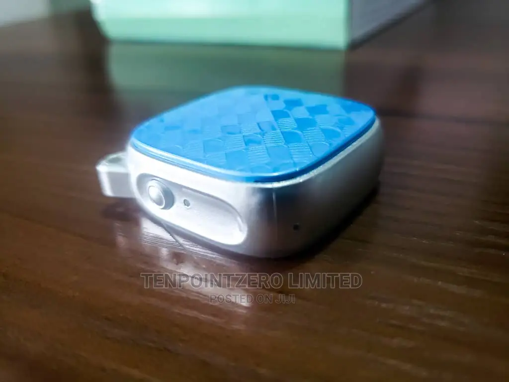 Personal Waterproof GPS Tracking Gadget and Locator