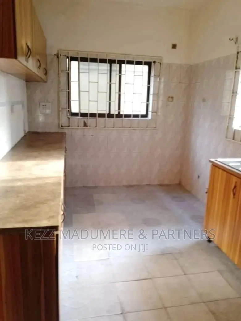 3bdrm Block of Flats in New Gra Housing, Port-Harcourt for sale