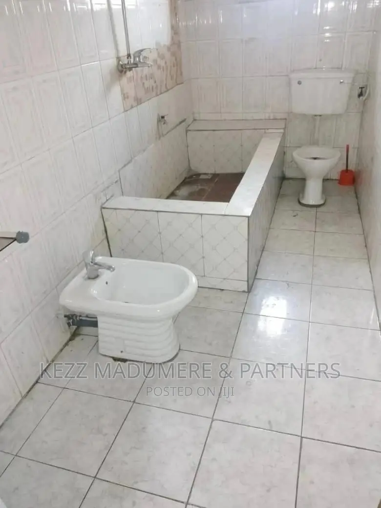 3bdrm Block of Flats in New Gra Housing, Port-Harcourt for sale