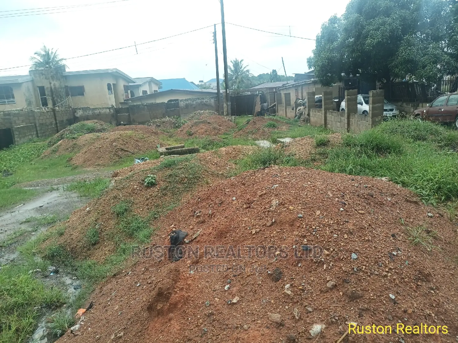 Commercial Land Measuring About 1400sm