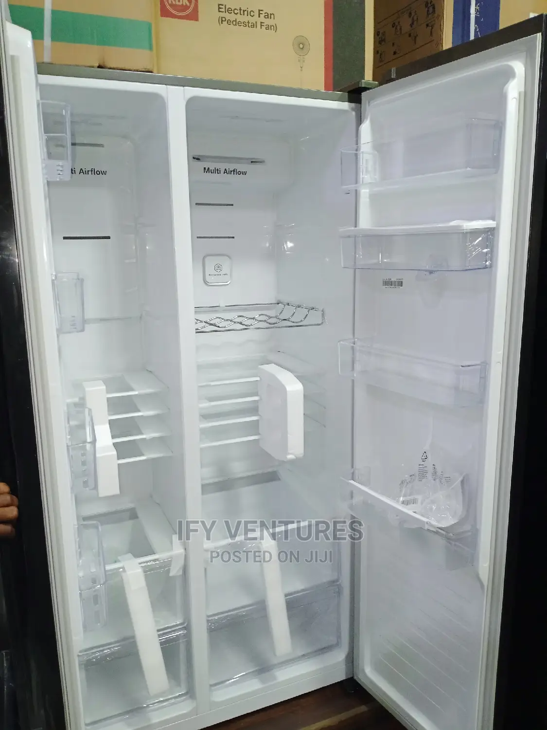Hisense Side by Side Refrigerator With Dispenser and Mirror