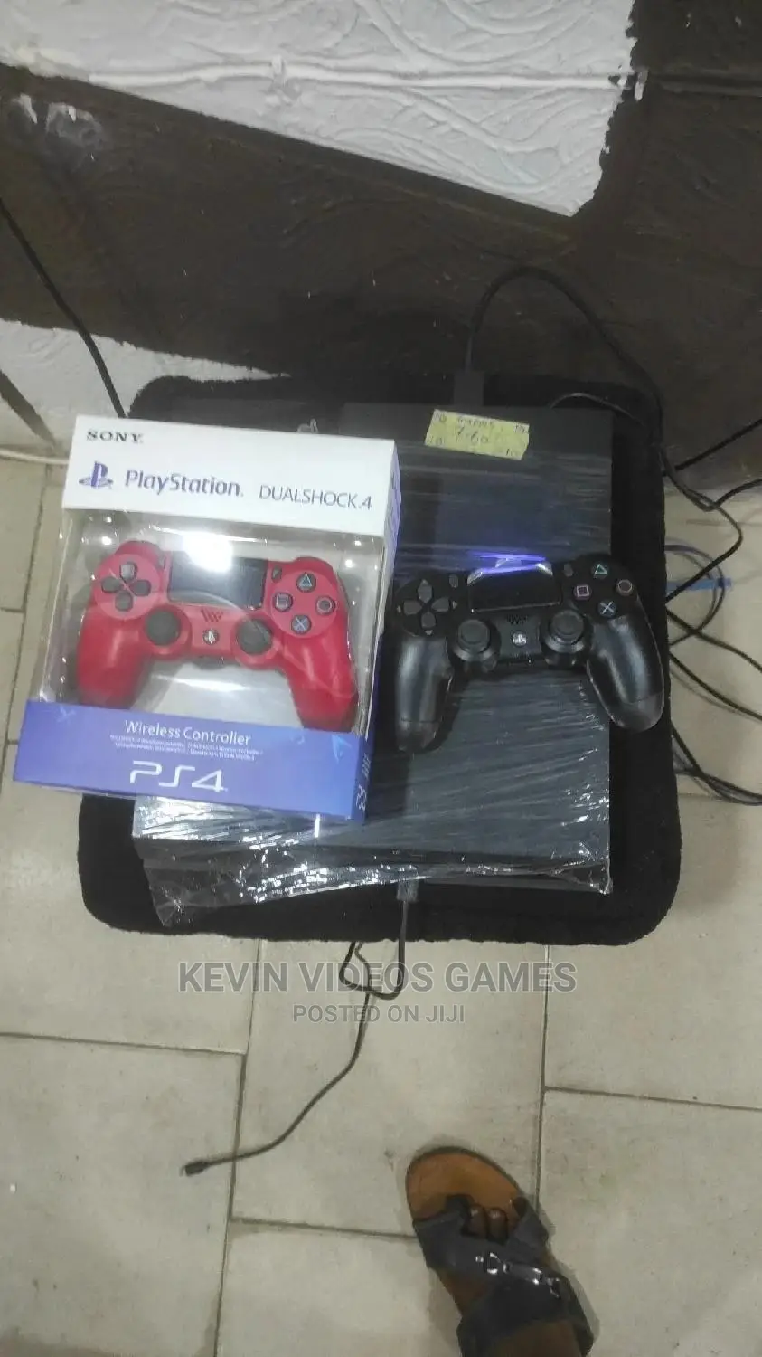 Hacked Ps4+Two Pads+10 Games