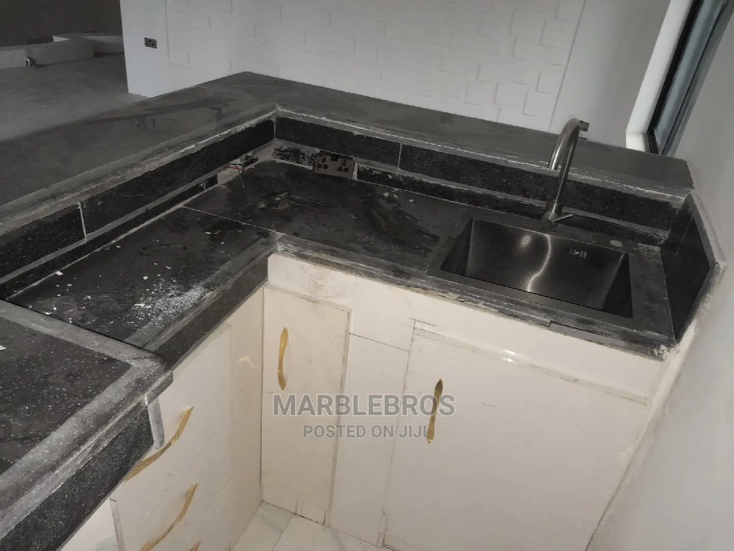 MB7 Black Marble Stone Countertop Finishing