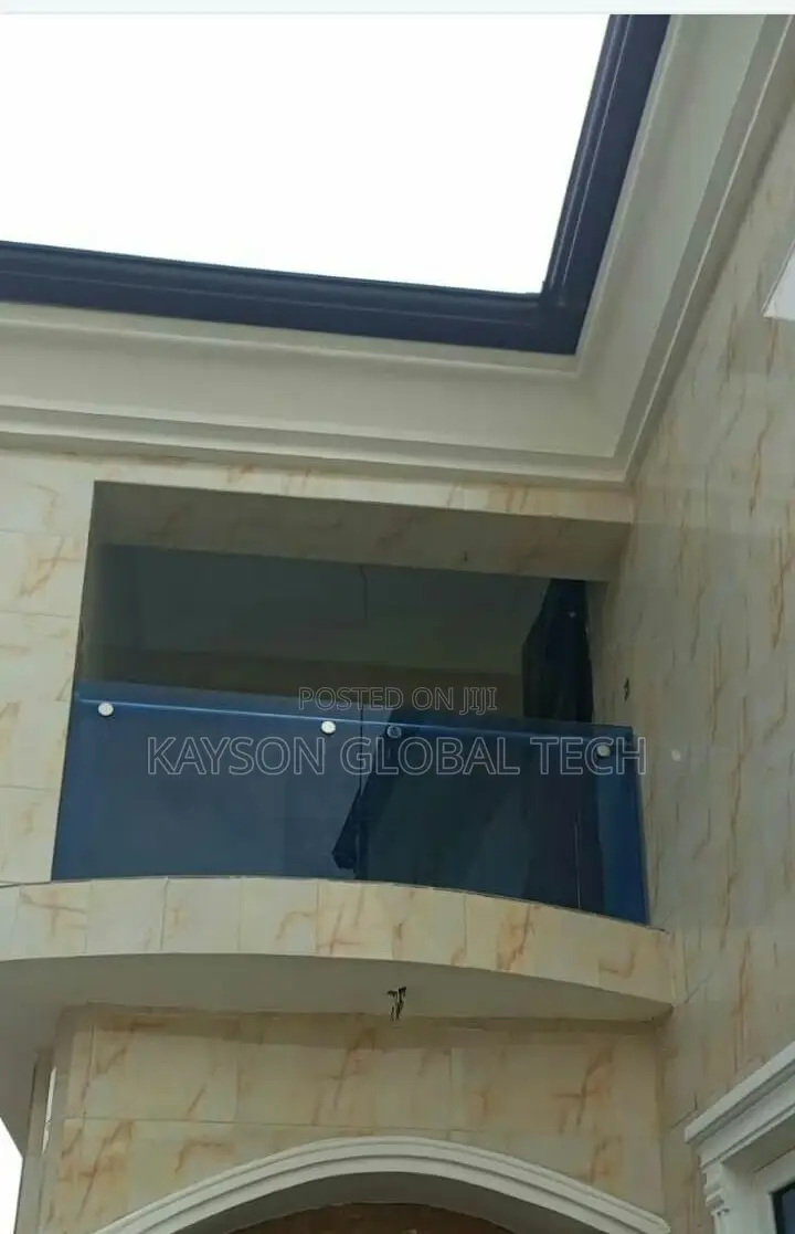 Strong (Frameless) Glass Handrail