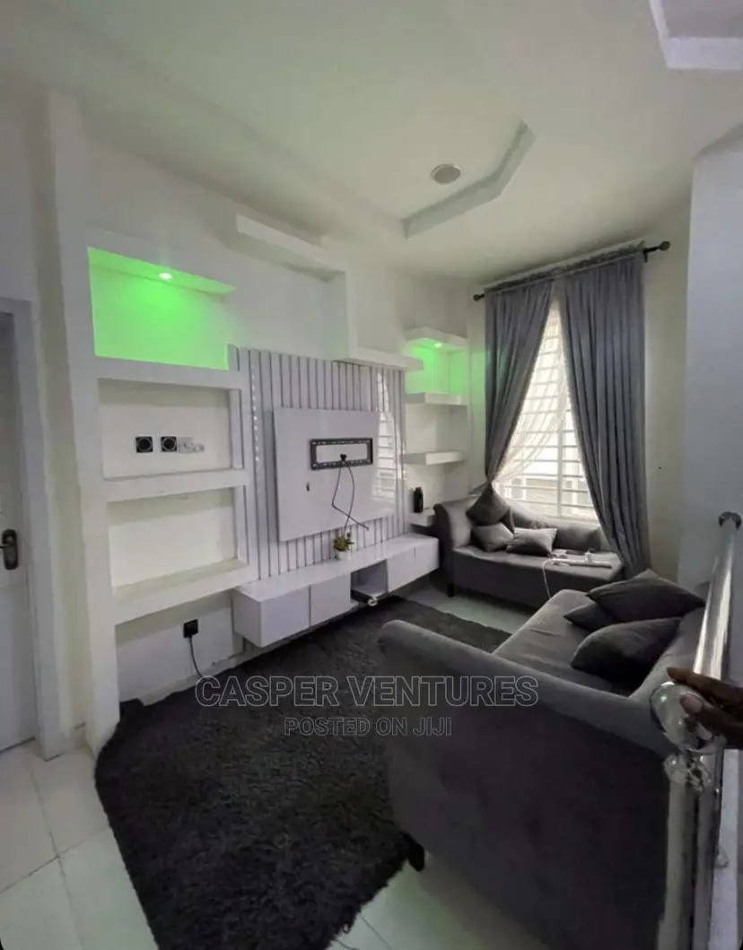 5bdrm Duplex in Chevron for sale
