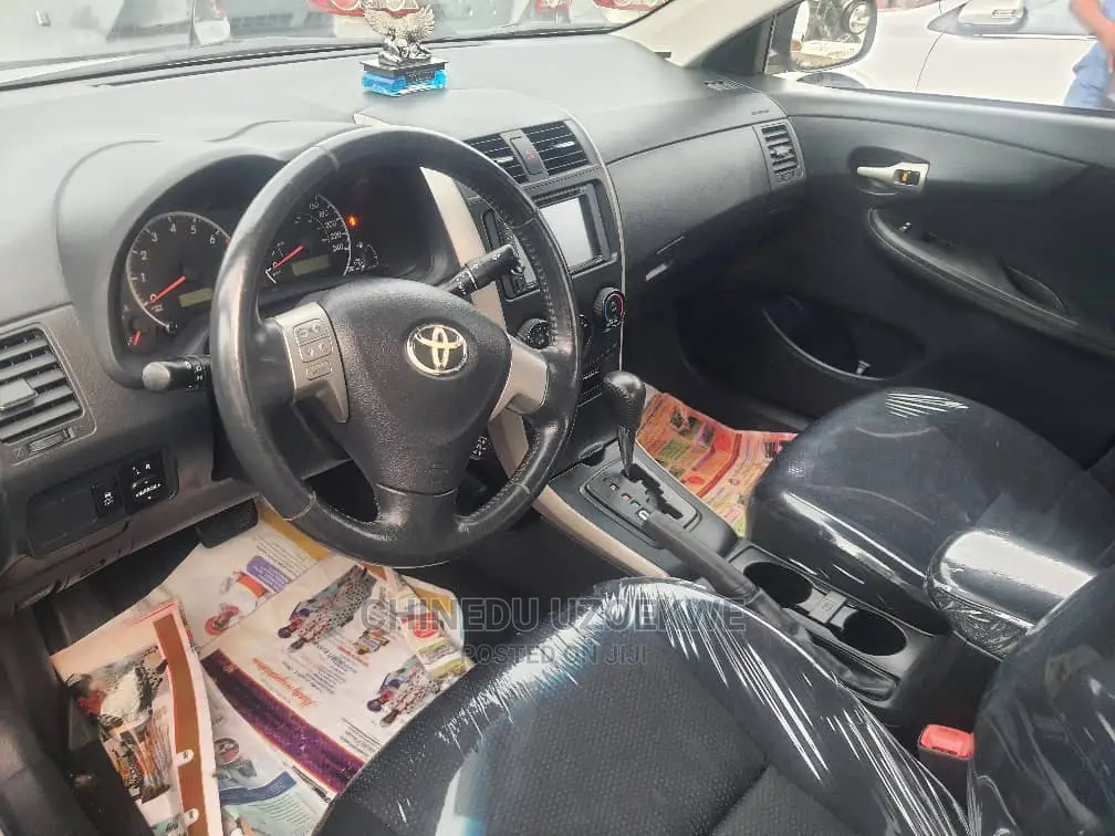 Toyota Corolla 2010 Silver
