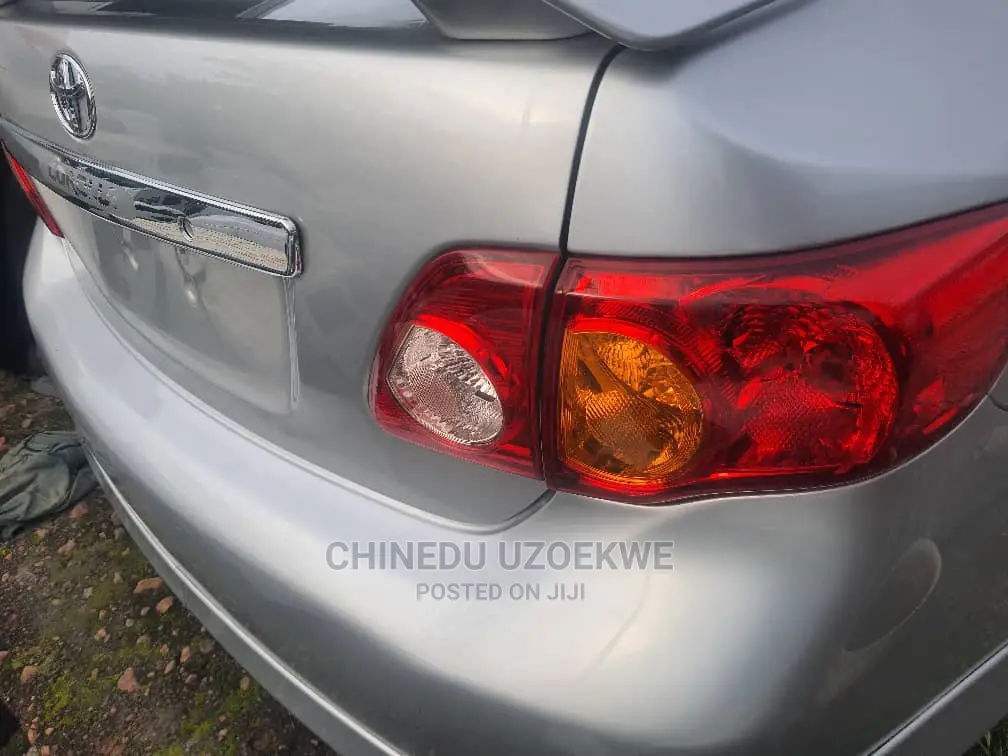 Toyota Corolla 2010 Silver