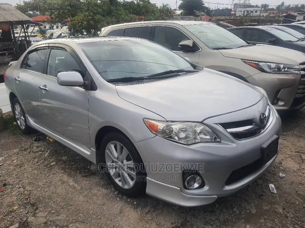 Toyota Corolla 2010 Silver