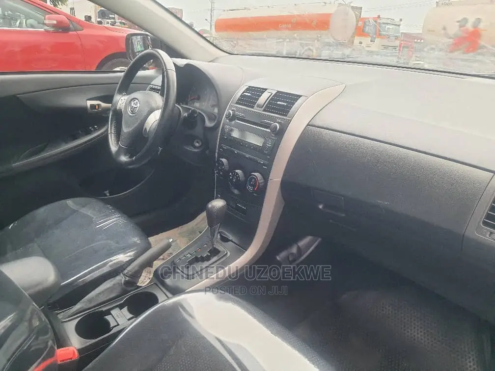 Toyota Corolla 2010 Gray