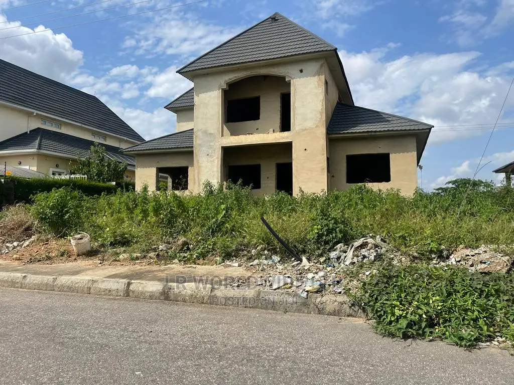 4bdrm Penthouse in Lugbe District for sale