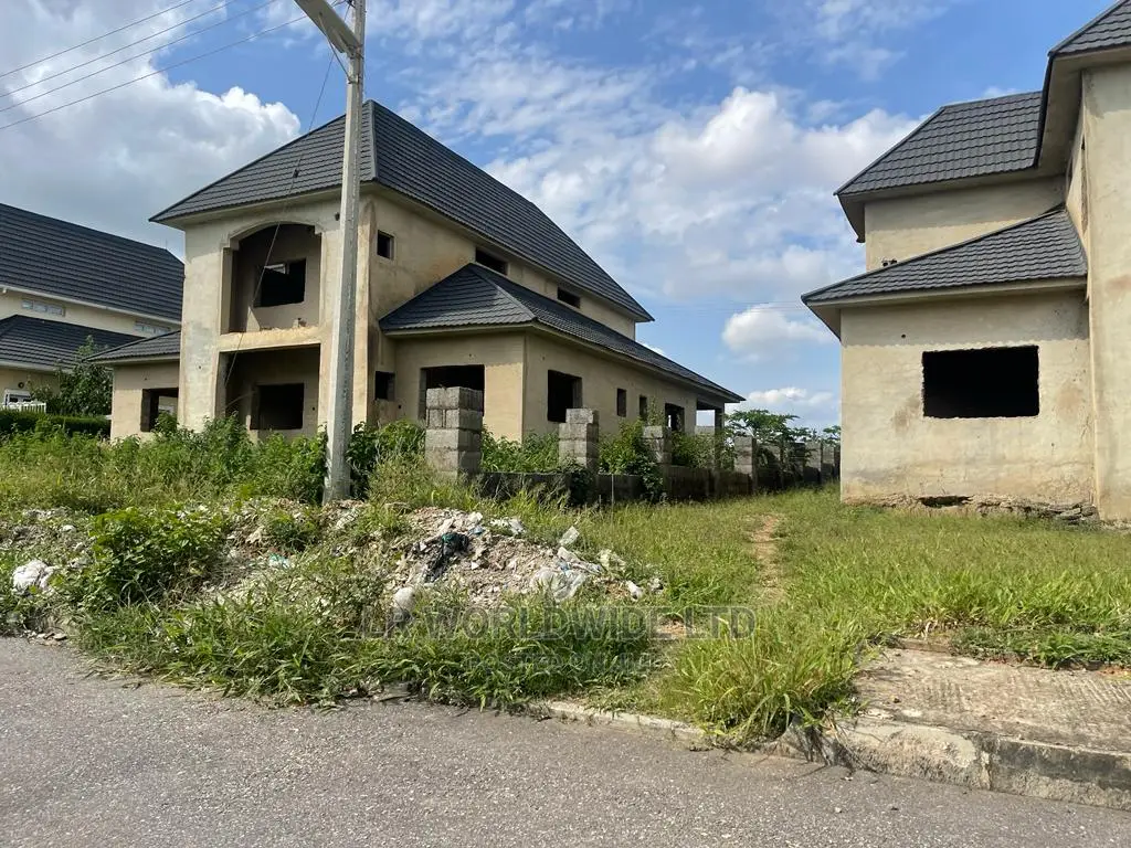 4bdrm Penthouse in Lugbe District for sale