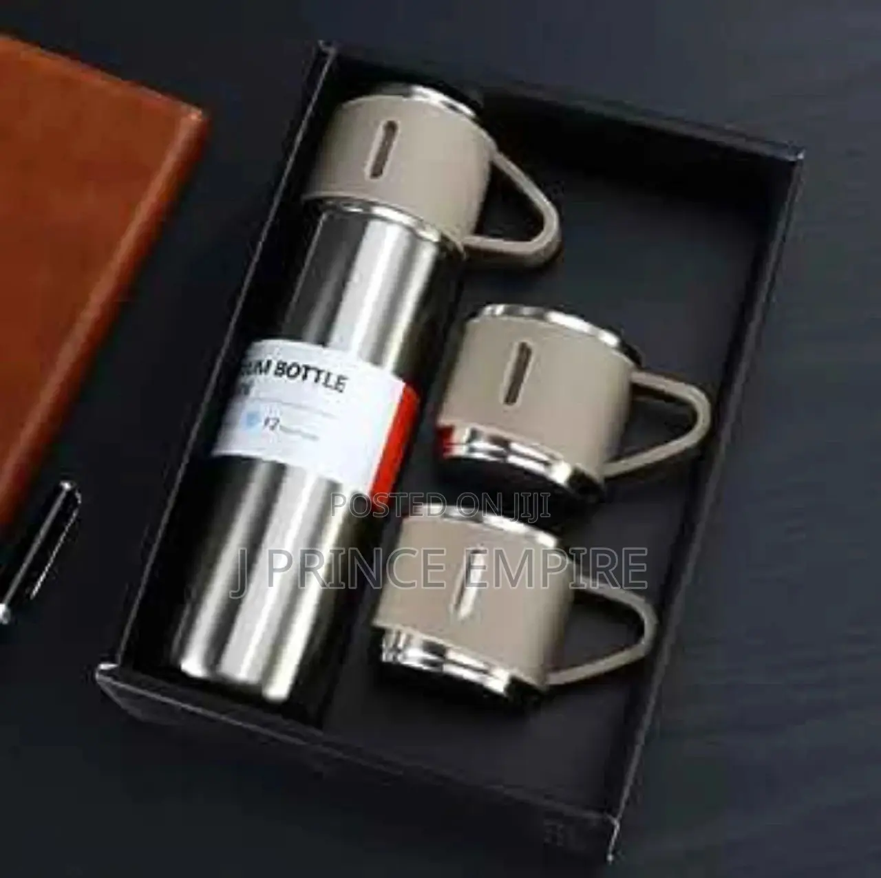 Stainless Steel Vacuum Flask With 2 Tea Cups Gift Set