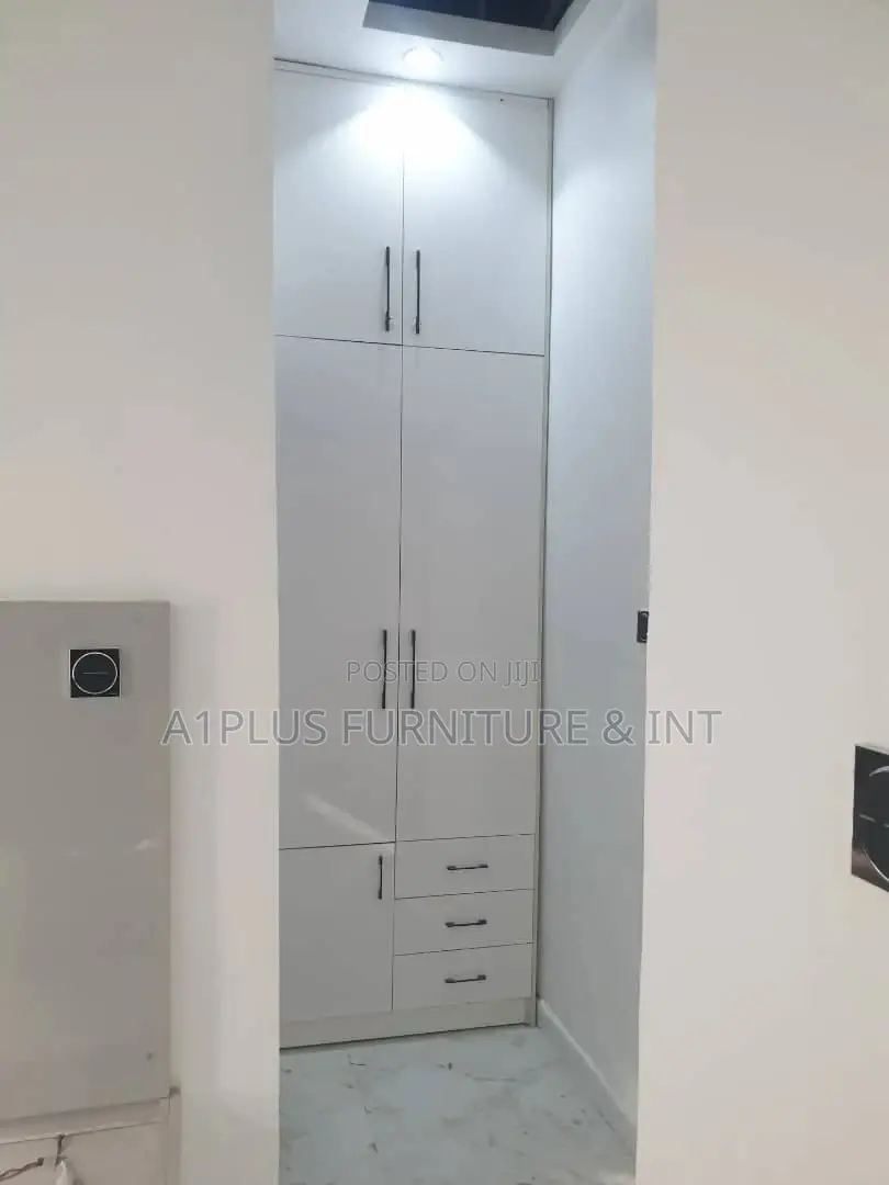 Mini Full Height Wardrobe W1000 X H3000 in HDF High Gloss