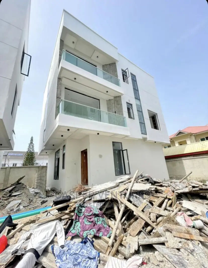 4bdrm Duplex in Lekki for sale