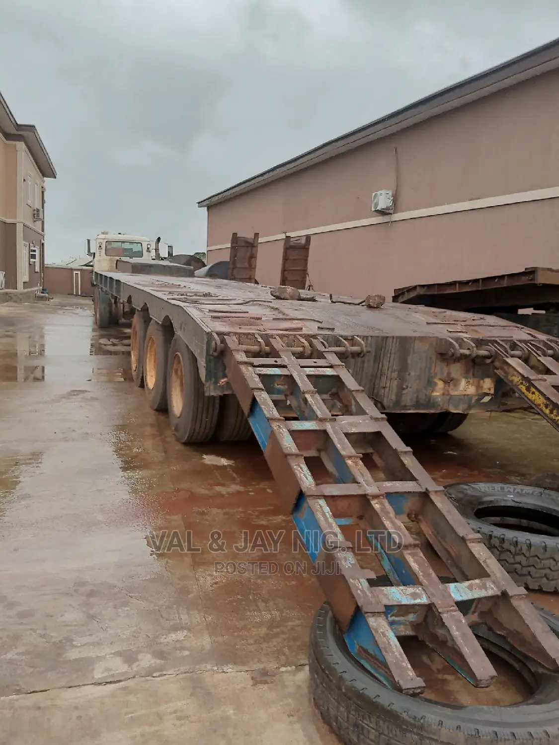 120 Tons Lowbed Back (Triple Axle)